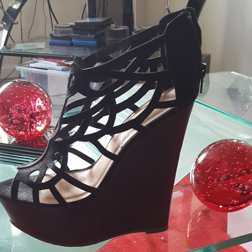 Black Platform Wedges "CHETT"